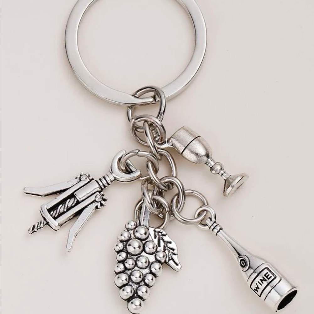 🛍️2/$18 Silver Keychain with Wine, Grapes, and Wine Glass, New